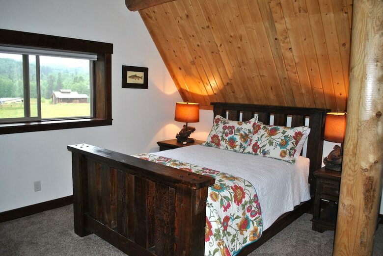 Bed & Breakfast Fin And Feather Inn