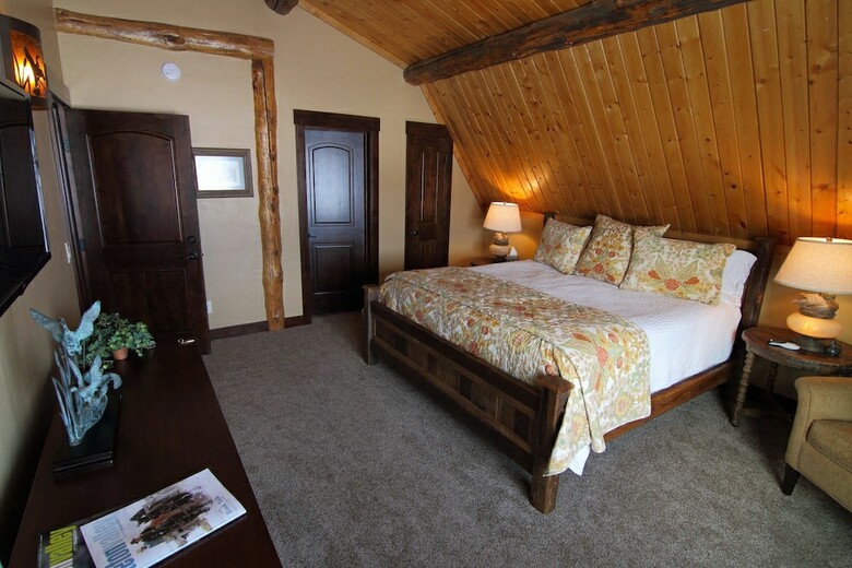 Bed & Breakfast Fin And Feather Inn