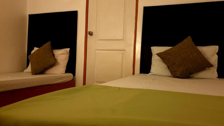 Gardenpod Hostel + Caf�