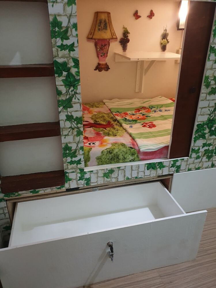 Gardenpod Hostel + Caf�