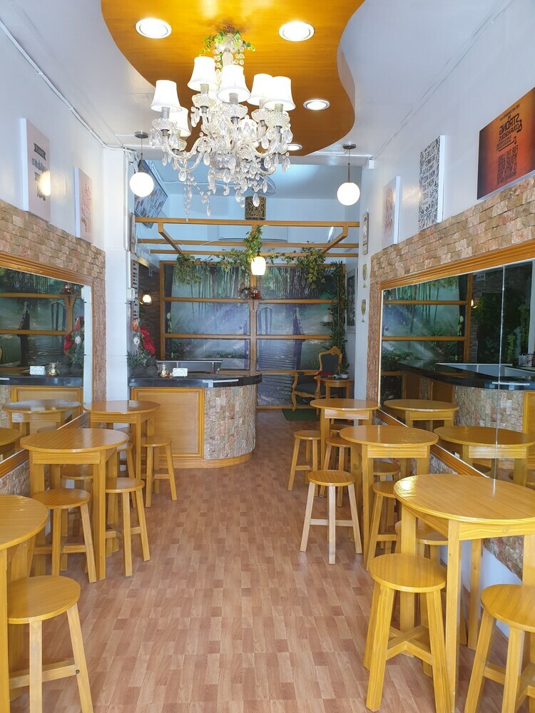 Gardenpod Hostel + Caf�