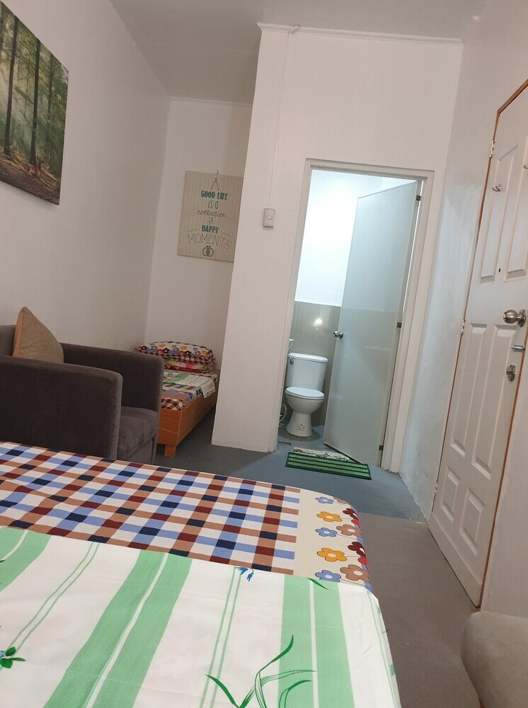 Gardenpod Hostel + Caf�