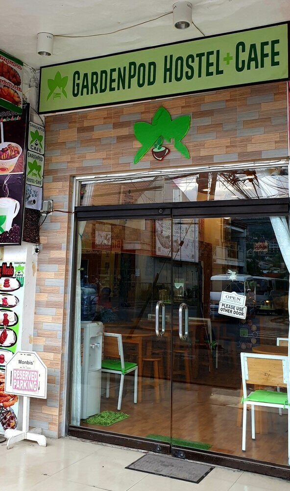 Gardenpod Hostel + Caf�