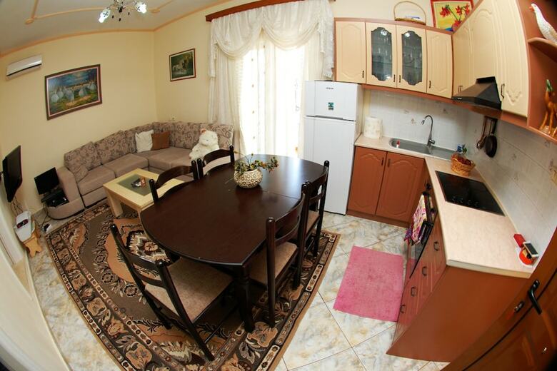 Maksi Apartments