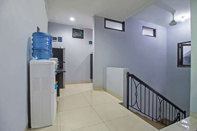 Hotel Reddoorz Plus @ Radio Dalam 2