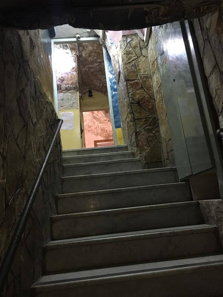 Hostal Hebron Khan Hostel