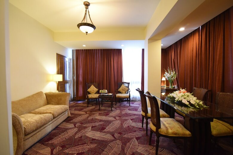 Hotel Crown Plaza