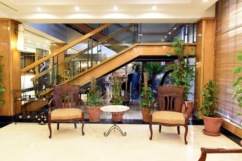 Hotel Crown Plaza