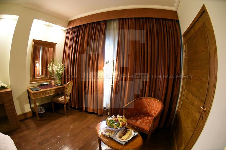 Hotel Crown Plaza