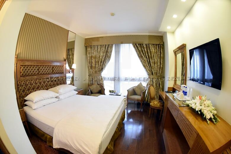 Hotel Crown Plaza