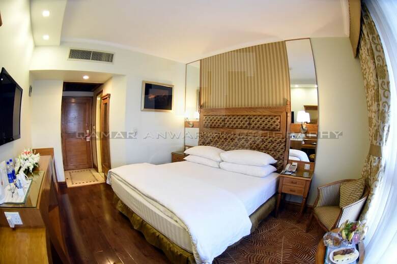 Hotel Crown Plaza