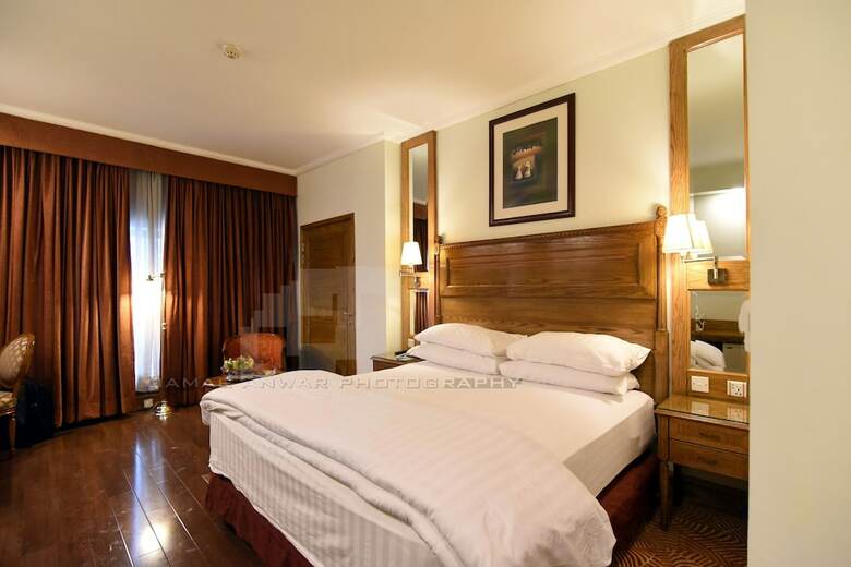 Hotel Crown Plaza