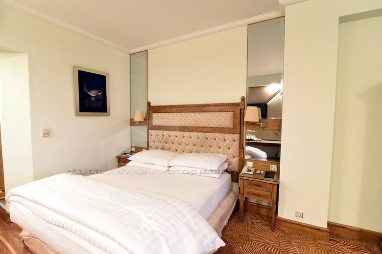 Hotel Crown Plaza
