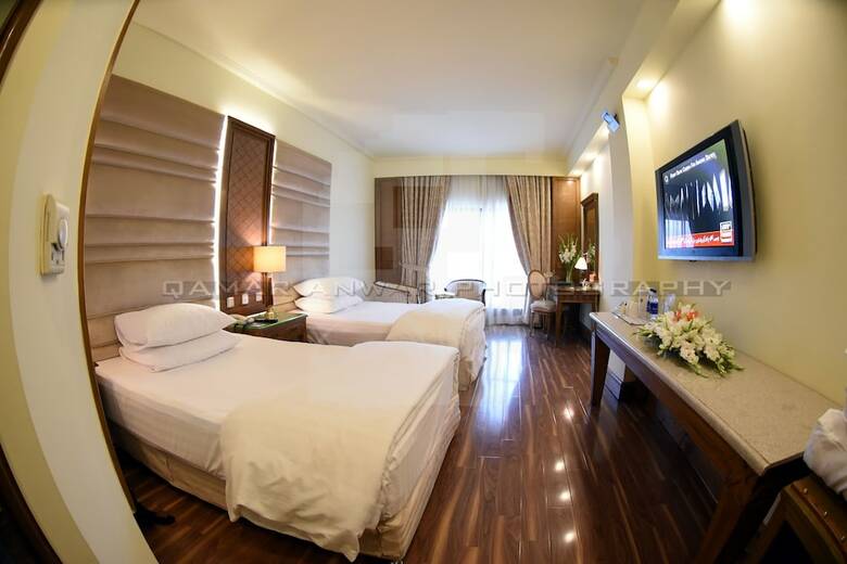 Hotel Crown Plaza