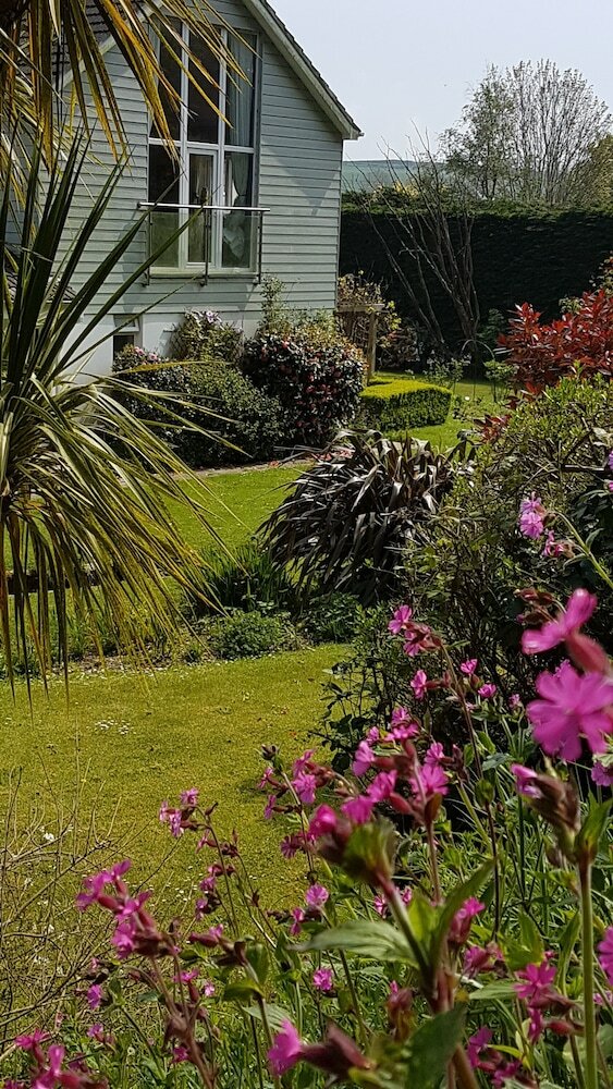 Bed & Breakfast West Waterhead