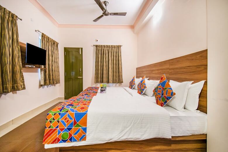 Hotel Fabexpress Radha Regent