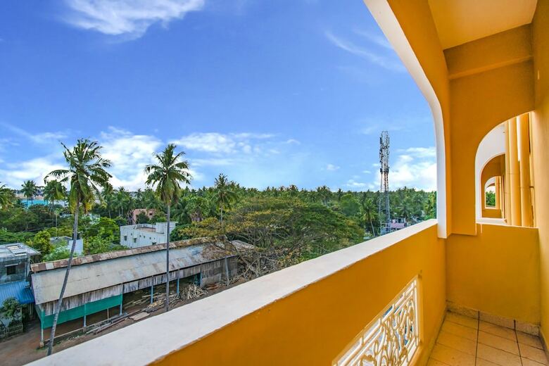 Hotel Fabexpress Radha Regent