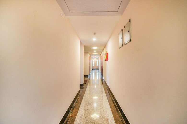 Hotel Fabexpress Radha Regent
