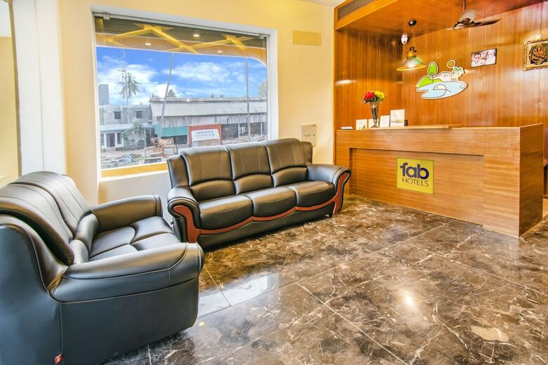 Hotel Fabexpress Radha Regent
