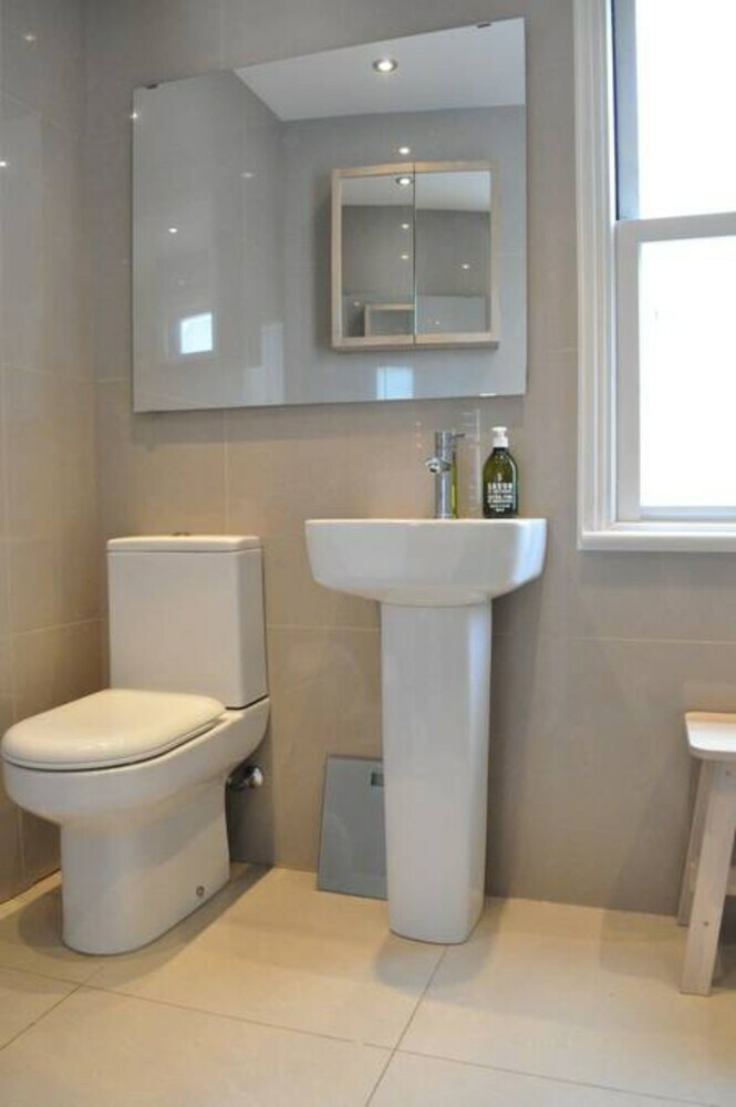 Apartamentos Beautiful 3 Storey Family Home