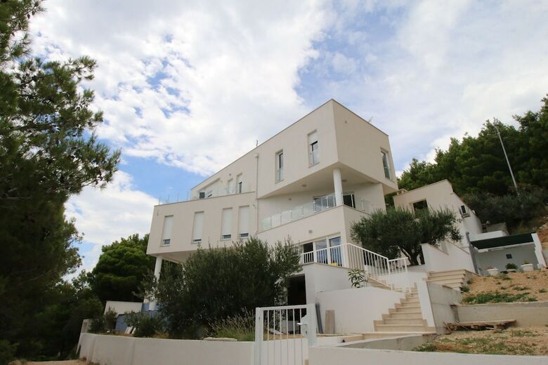 Luxury Apartment Ina