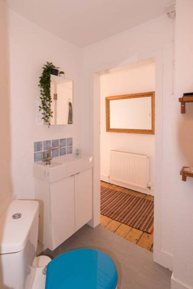 Comfortable Apartment In Leith