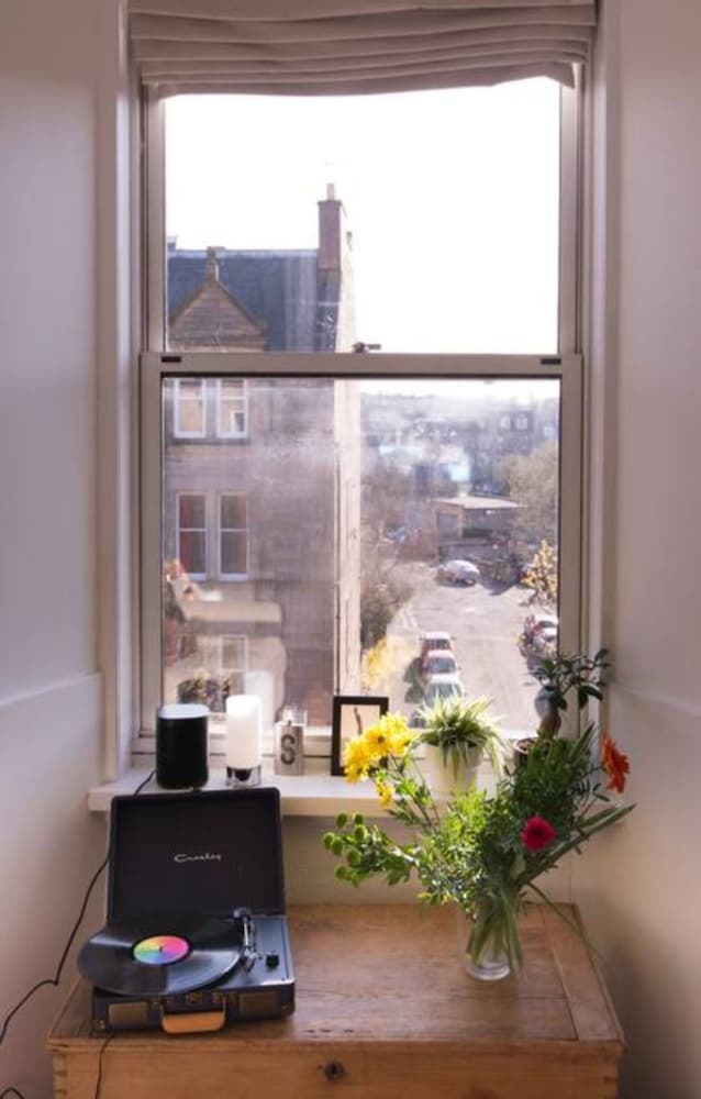 Comfortable Apartment In Leith