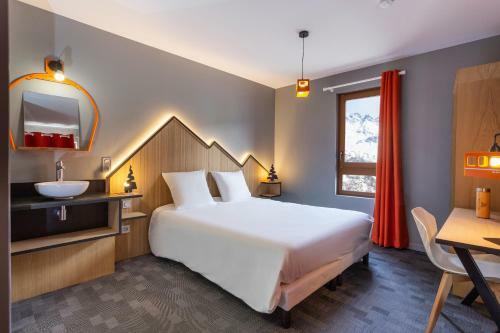 Hotel Base Camp Lodge