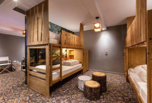 Hotel Base Camp Lodge