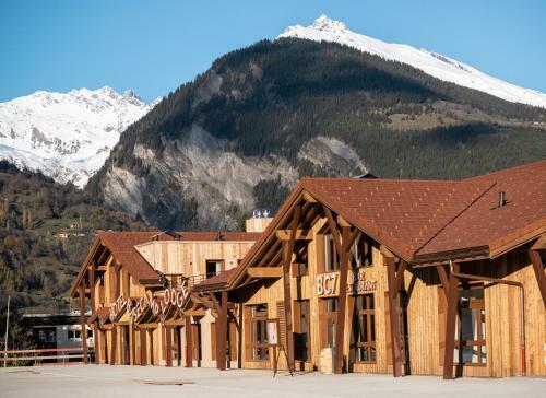 Hotel Base Camp Lodge