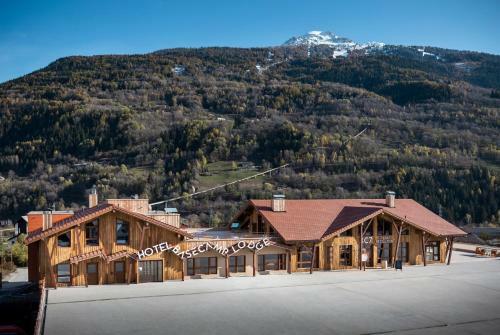 Hotel Base Camp Lodge