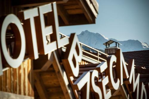 Hotel Base Camp Lodge