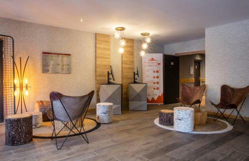 Hotel Base Camp Lodge