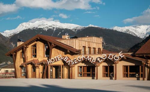 Hotel Base Camp Lodge