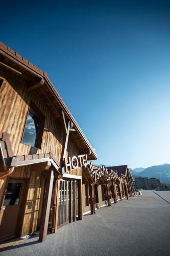Hotel Base Camp Lodge