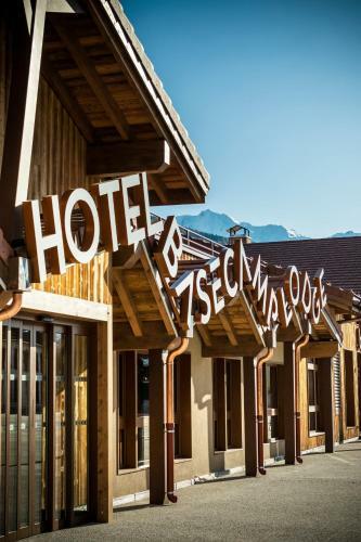 Hotel Base Camp Lodge