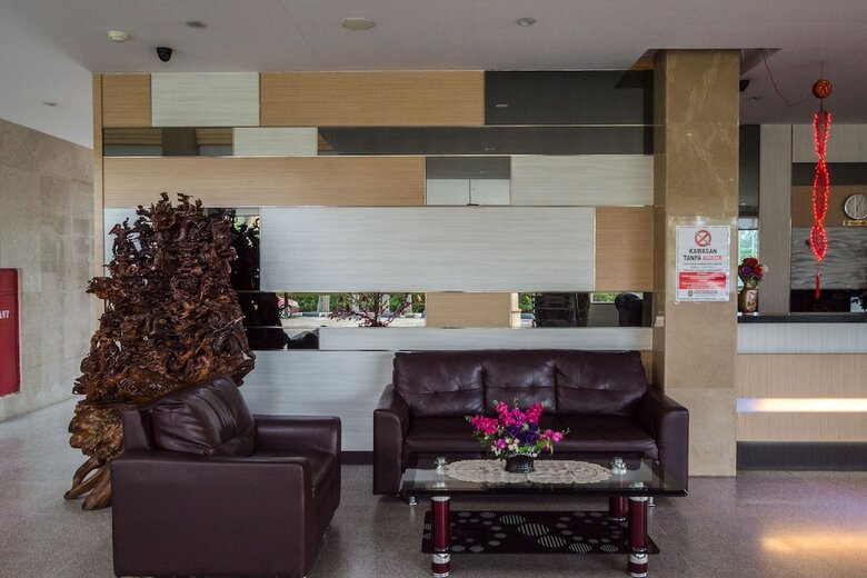 Oyo 775 Aviari Hotel