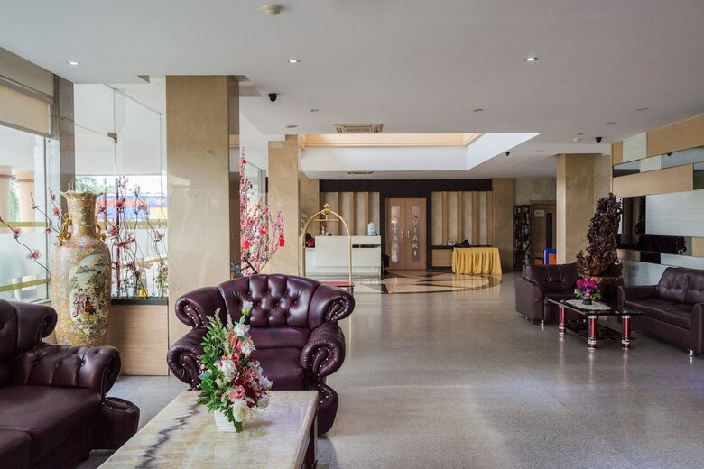 Oyo 775 Aviari Hotel