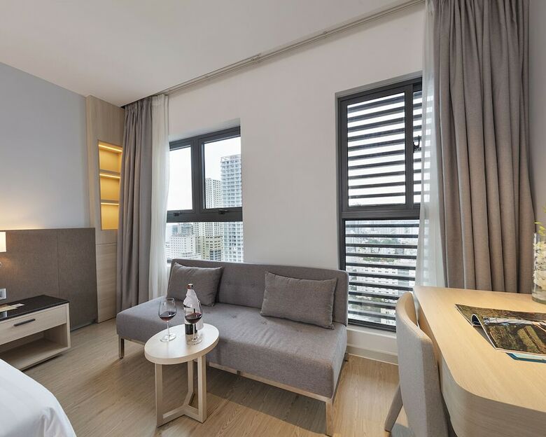 Dqua Hotel And Apartment