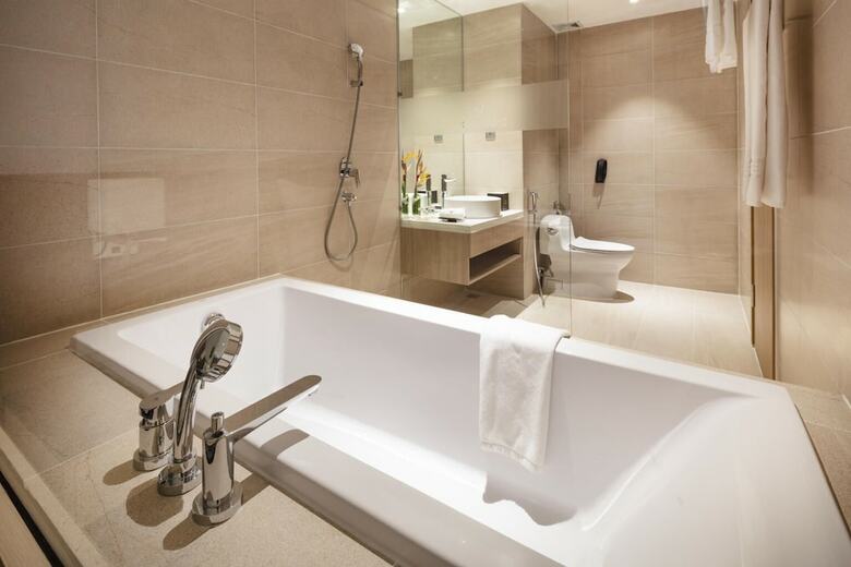 Dqua Hotel And Apartment