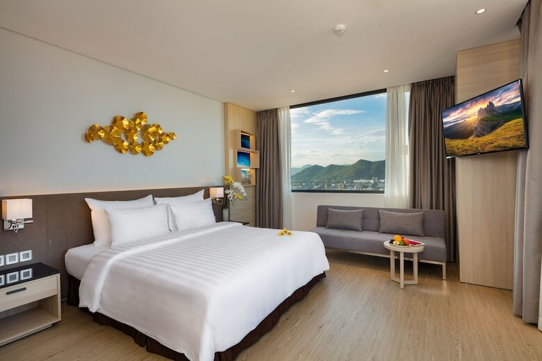 Dqua Hotel And Apartment