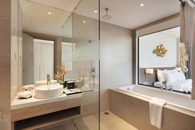 Dqua Hotel And Apartment