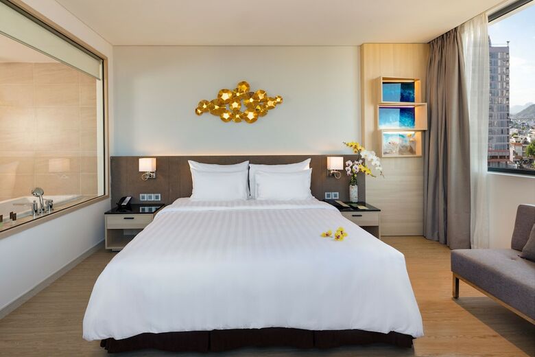 Dqua Hotel And Apartment