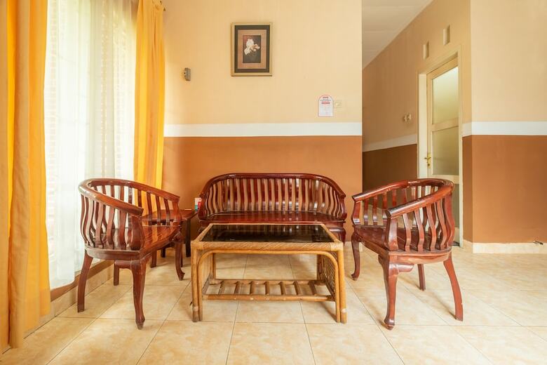 Hotel Oyo 644 Grand Yustik Selabintana