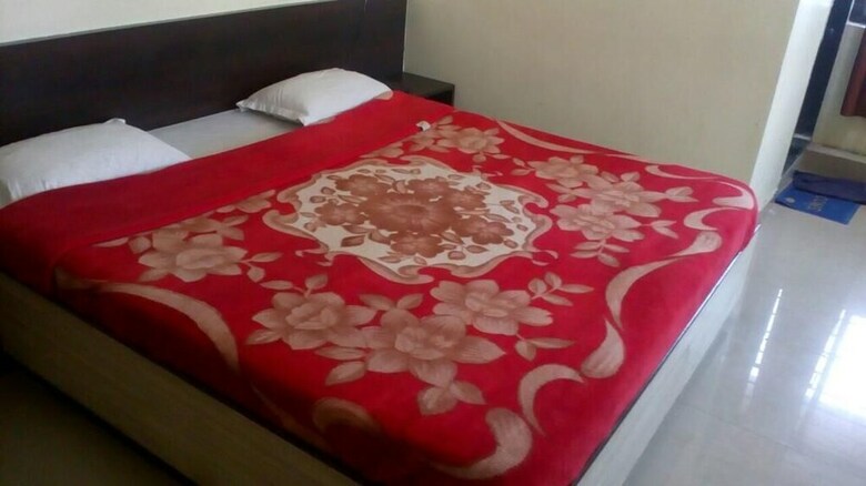 Hotel Iroomz Vkg Complex