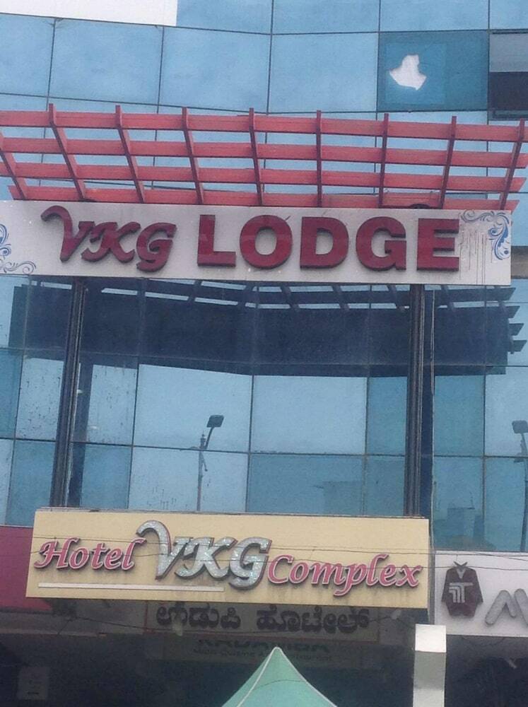 Hotel Iroomz Vkg Complex