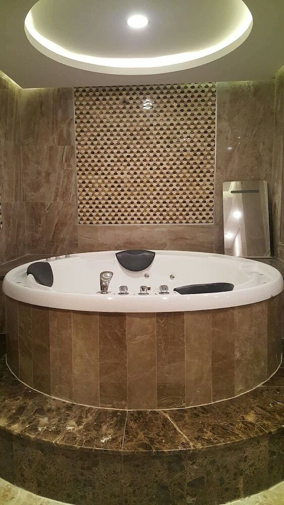 Hotel Ferdi Lilly