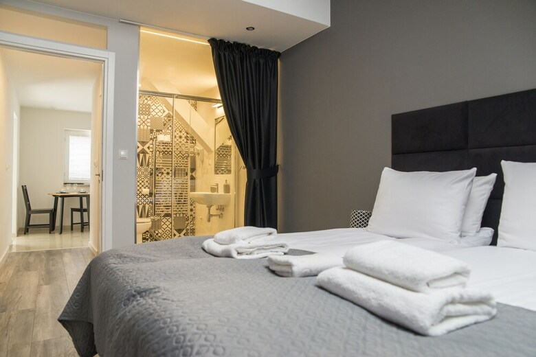 Leo Apartments Residence