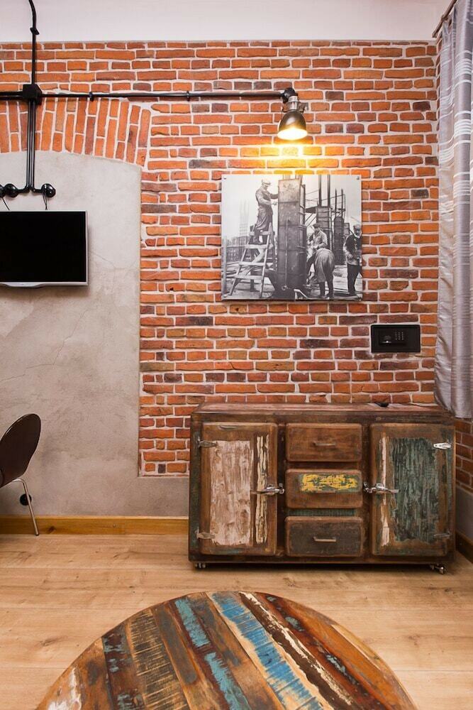 Leo Apartments Residence