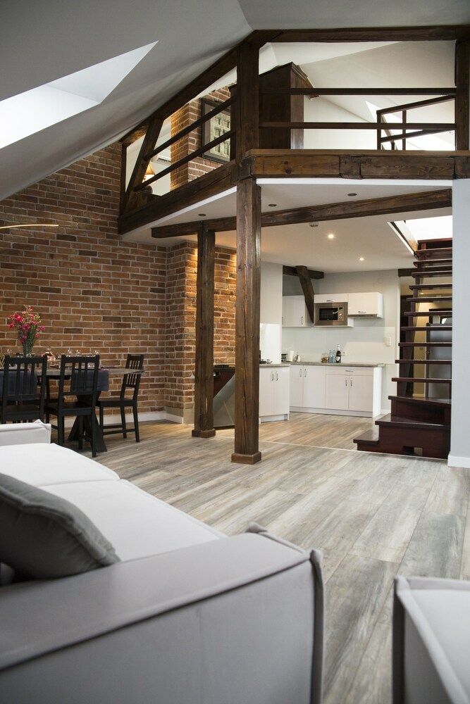 Leo Apartments Residence